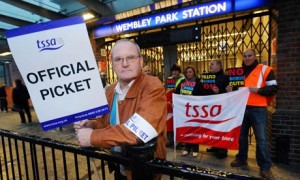 tube-strike-pickets-004