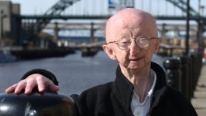 _82953576_pa_alanbarnes