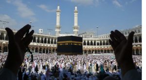 Muslim pilgrims perform the final walk (