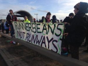 15-arrested-in-heathrow-airport-expansion-protest